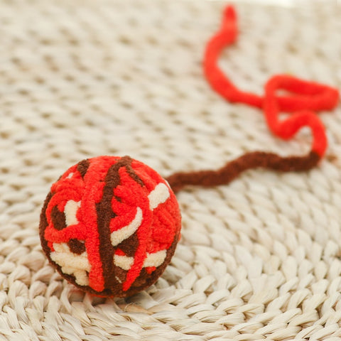 Đồ chơi bóng len cho mèo màu đỏ nâu Đồ chơi bóng len cho mèo màu đỏ nâu